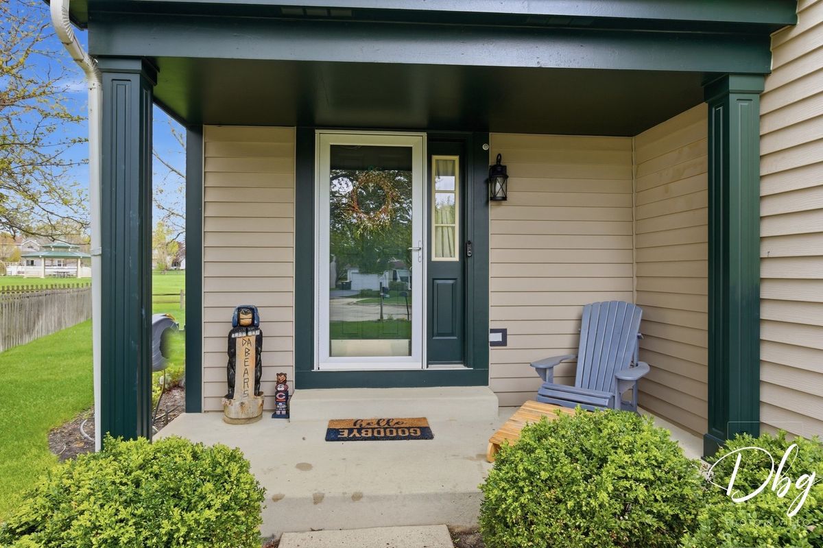 2225 N Old Pond Court, Round Lake Beach, IL 60073