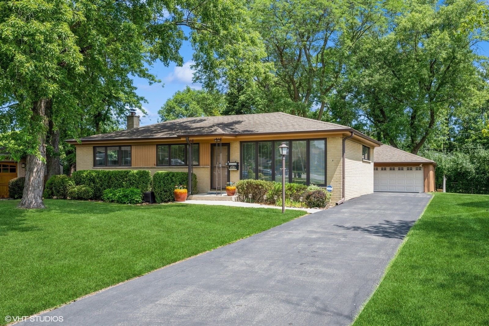 2530 Donald Court — Glenview, IL 60025