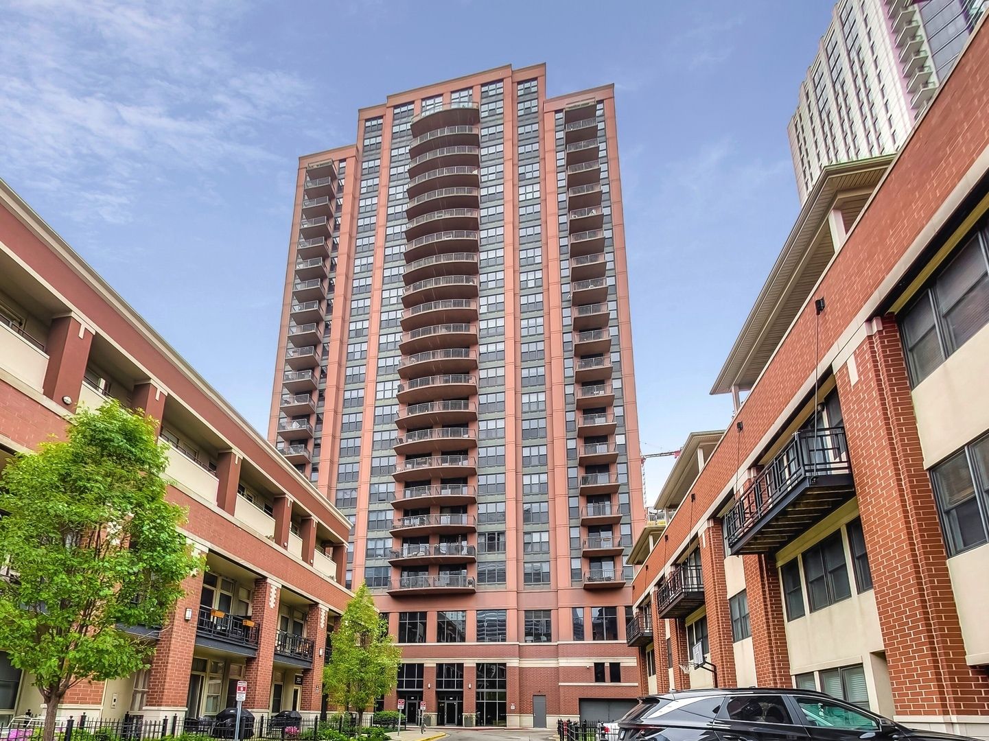 330 N Jefferson Street #409 — Chicago, IL 60661