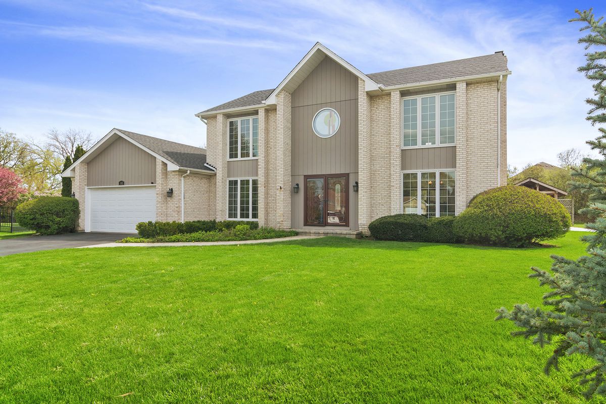 305 Anne Court, Prospect Heights, IL 60070