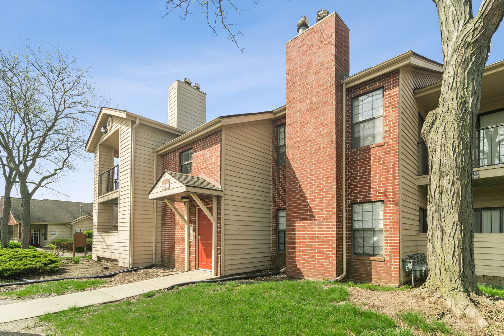 2060 N Rand Road #204 — Palatine, IL 60074