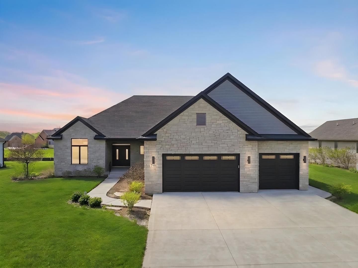 718 Independence Avenue — Sycamore, IL 60178