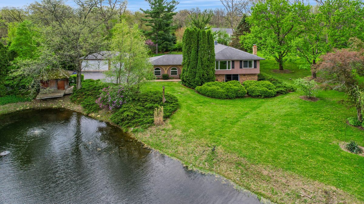1N451 Indian Knoll Road, West Chicago, IL 60185