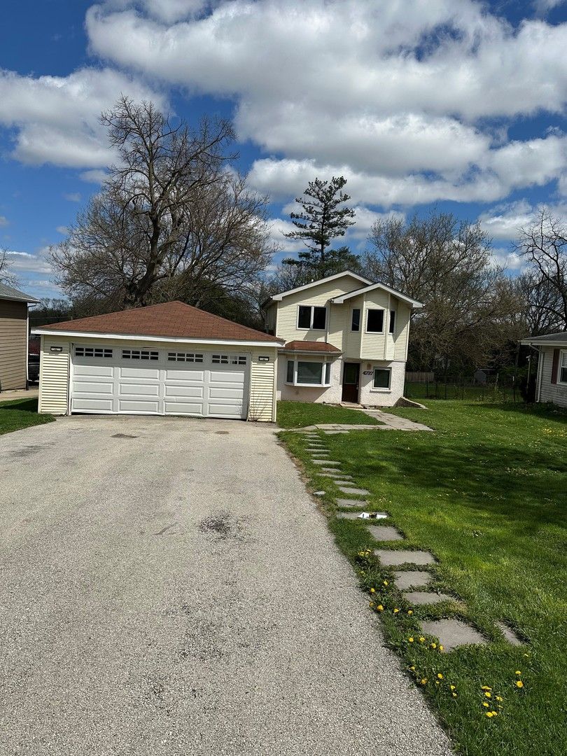 4737 Winchester Avenue — Lisle, IL 60532