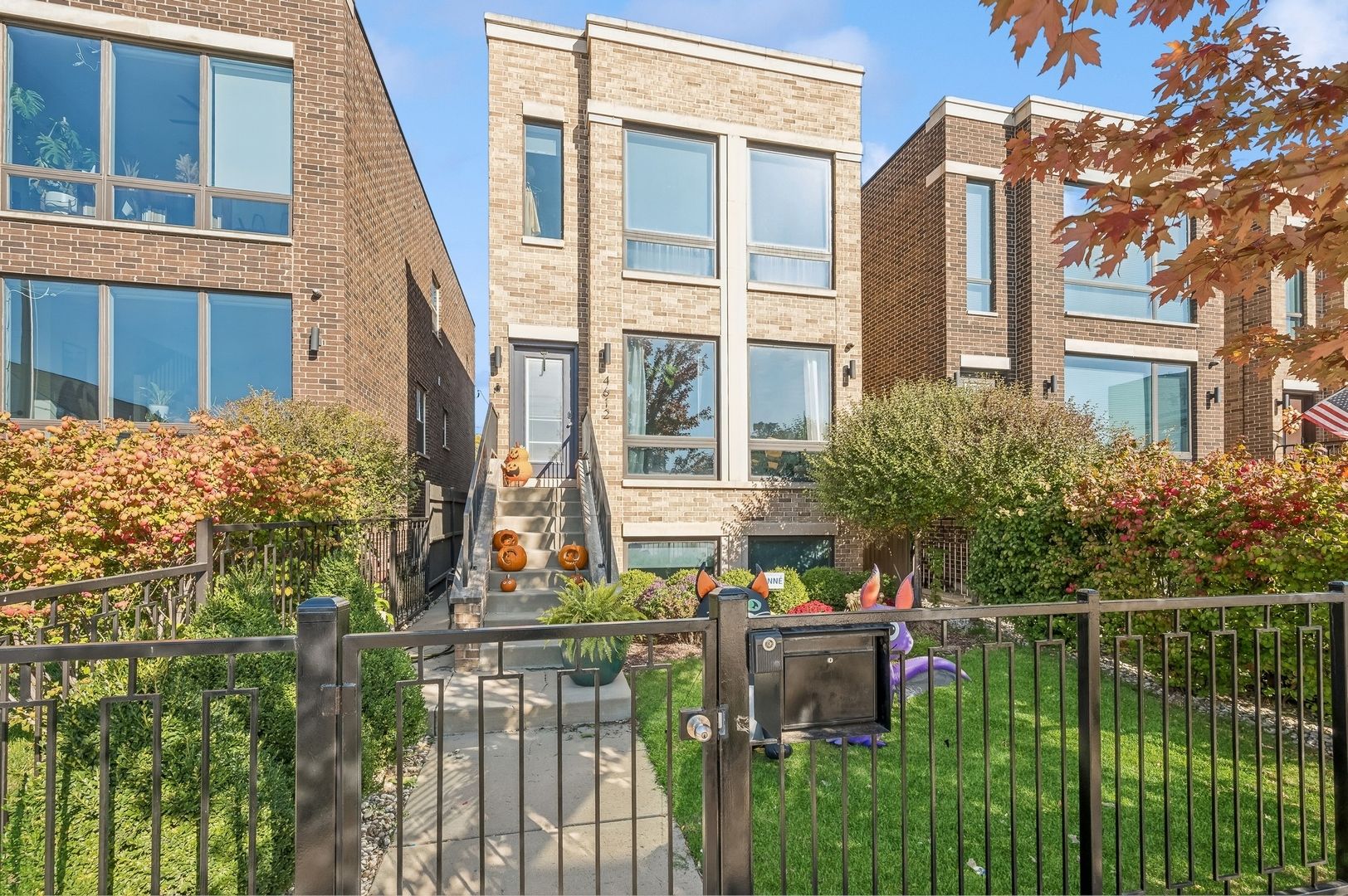 4612 W ADDISON Avenue — Chicago, IL 60641