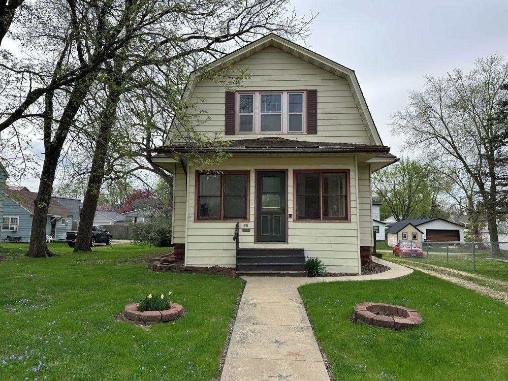 815 11th Street — De Witt, IA 52472