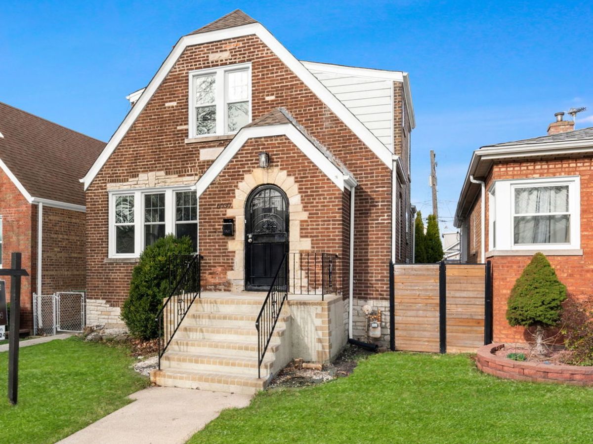 6030 Mayfield Avenue, Chicago, IL 60638