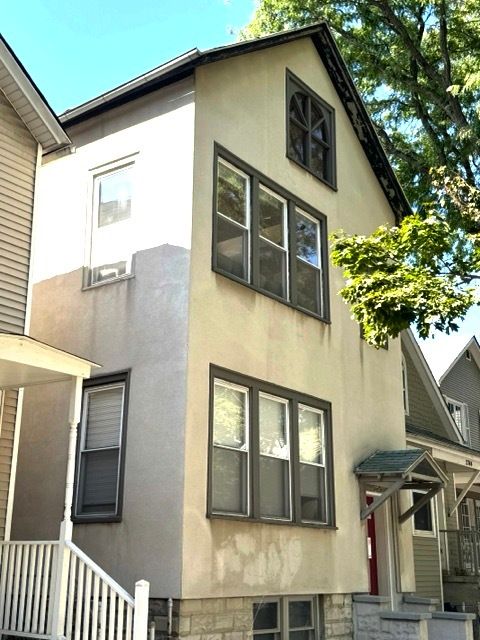 2742 N Kenmore Avenue — Chicago, IL 60614