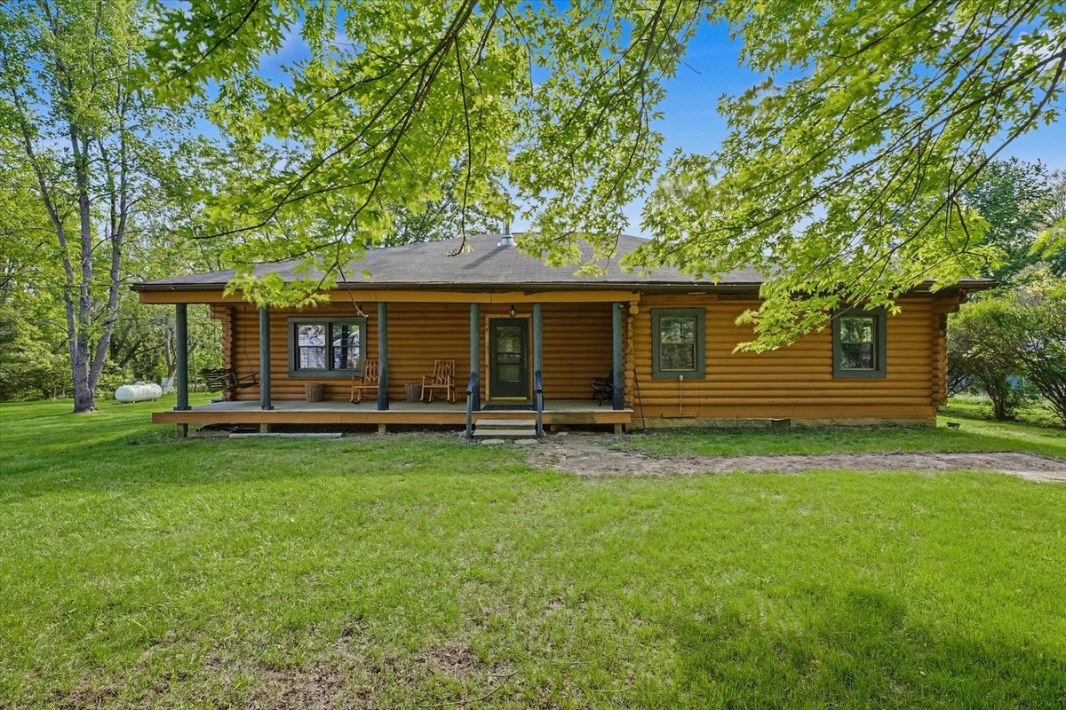 2431 N 1450 East Road, White Heath, IL 61884