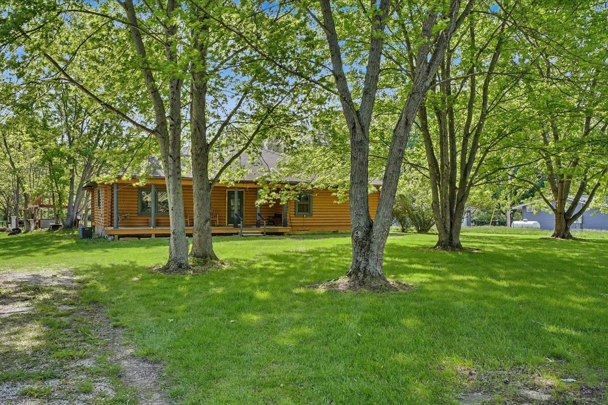 2431 N 1450 East Road, White Heath, IL 61884