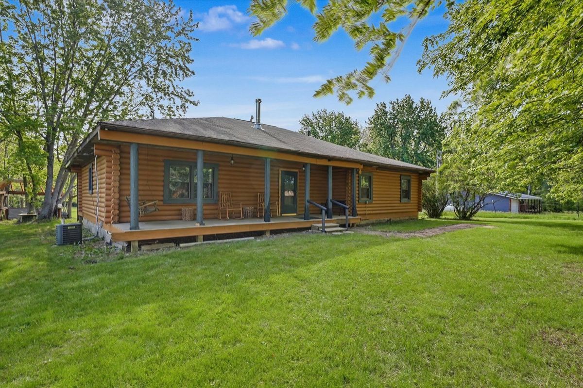 2431 N 1450 East Road, White Heath, IL 61884