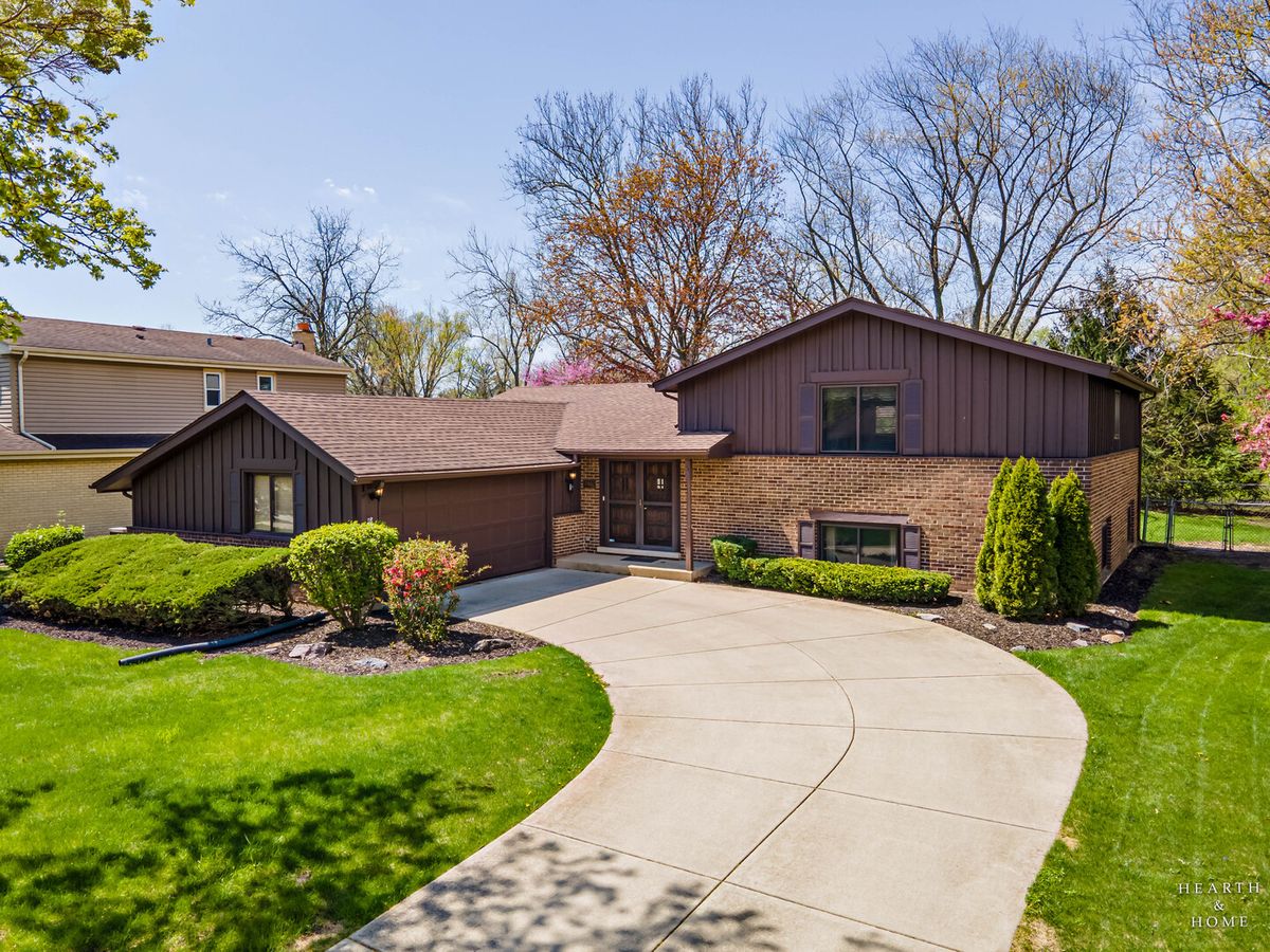 2806 Dryden Place, Arlington Heights, IL 60004