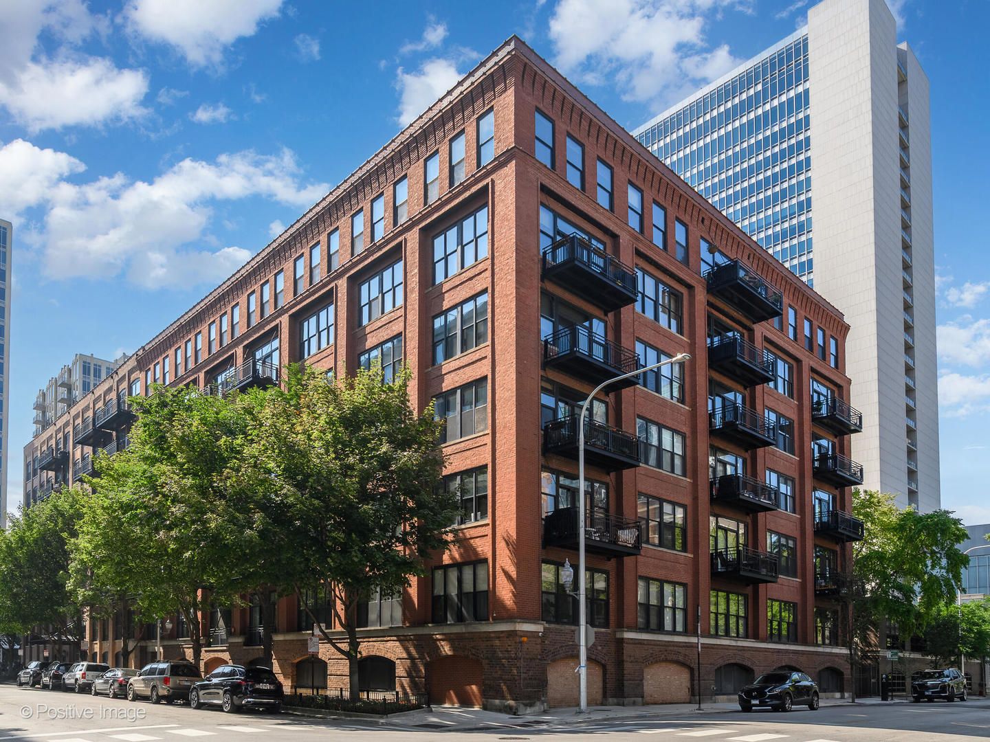 520 W Huron Street #507 — Chicago, IL 60654