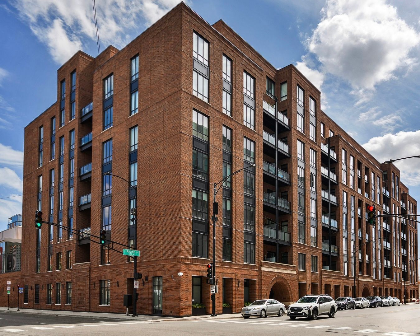 305 S Racine Avenue #2A — Chicago, IL 60607