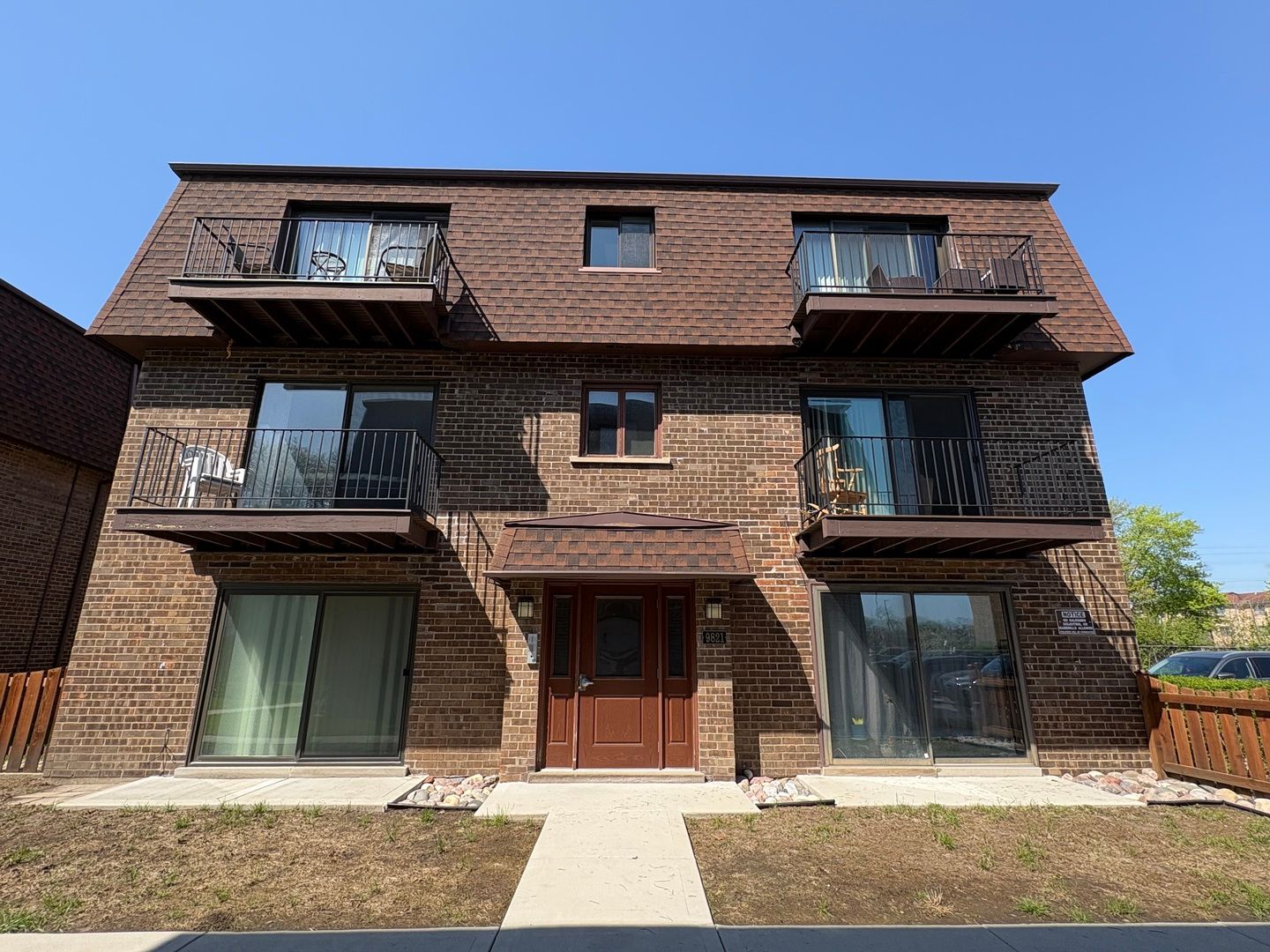 9821 Bianco Terrace #1A — Des Plaines, IL 60016