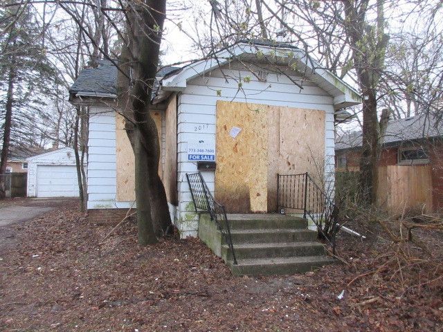 2017 Catalpa Avenue — Waukegan, IL 60085
