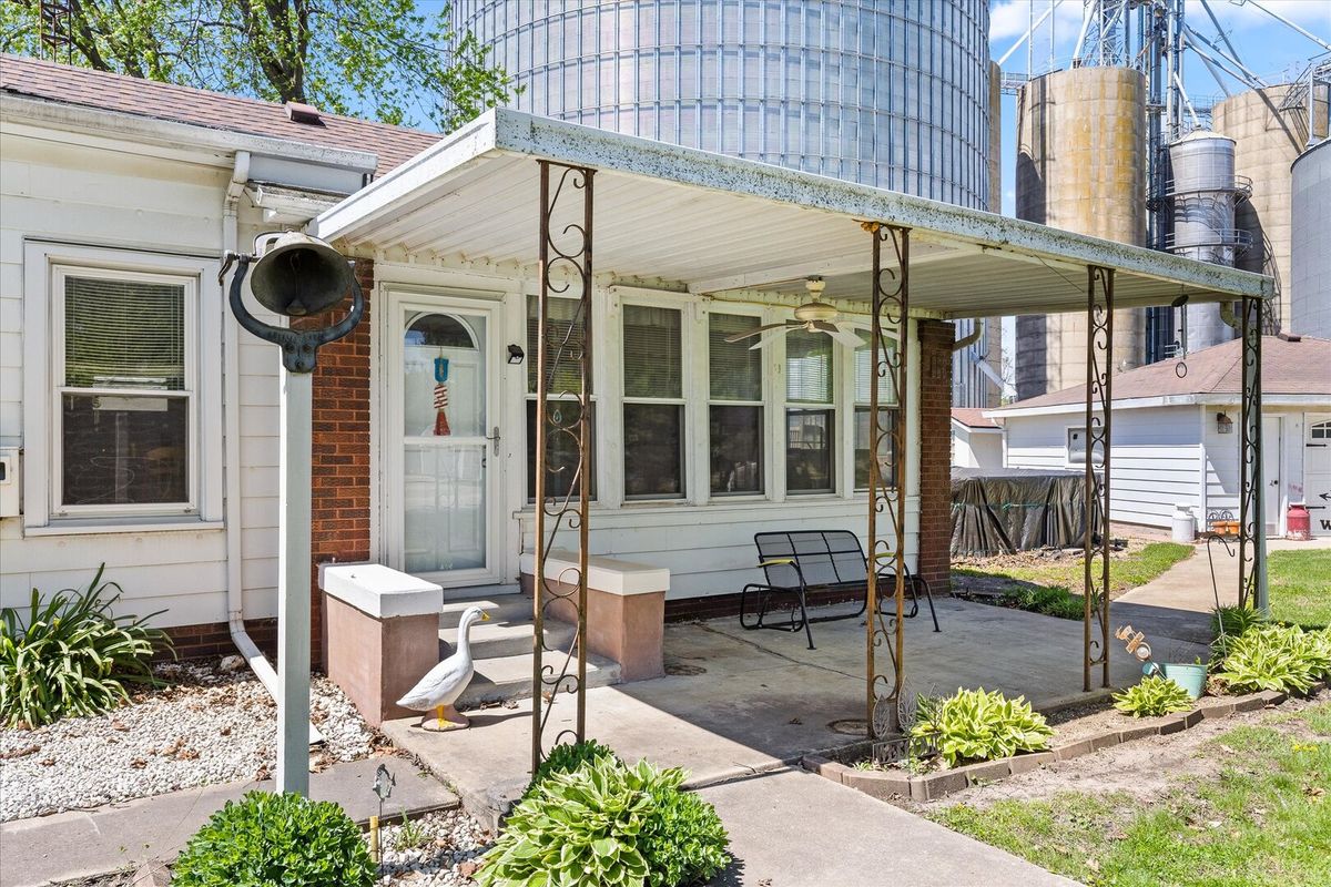 303 E 4th Street, Long Point, IL 61333