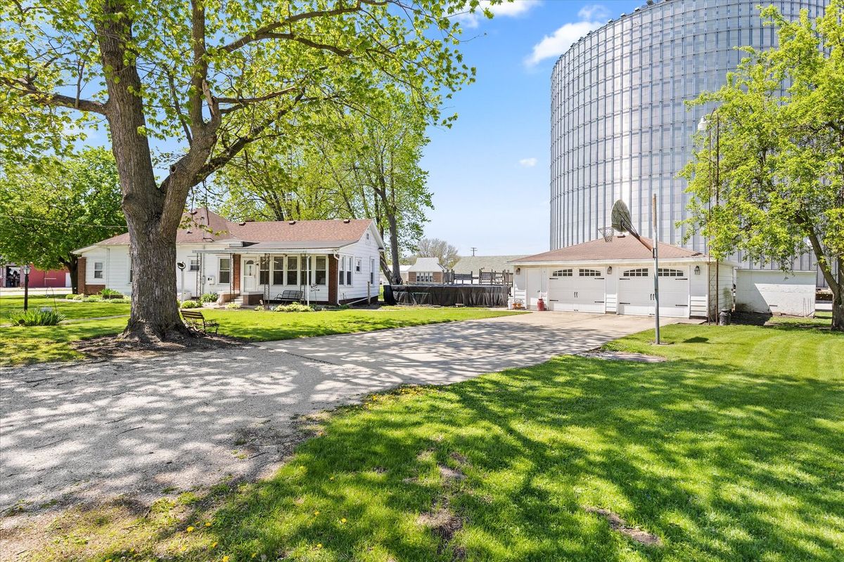 303 E 4th Street, Long Point, IL 61333