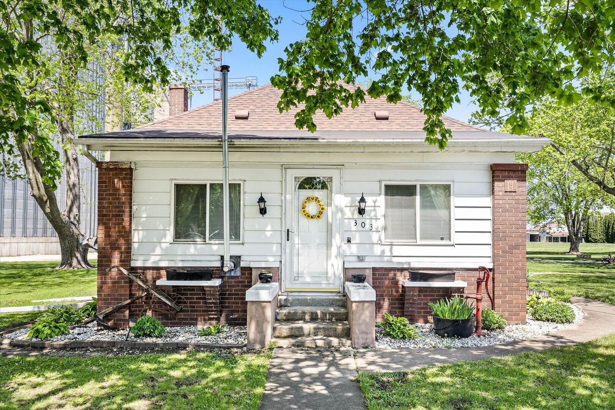 303 E 4th Street, Long Point, IL 61333