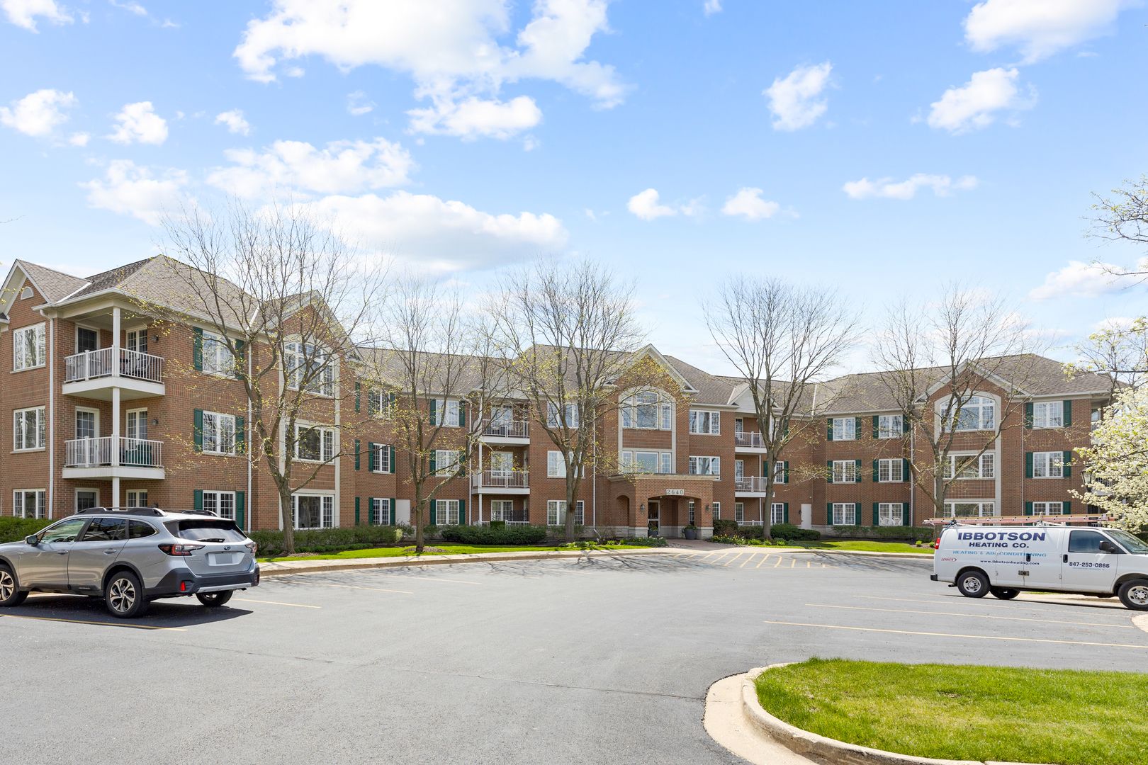 2640 Summit Drive #202 — Glenview, IL 60025