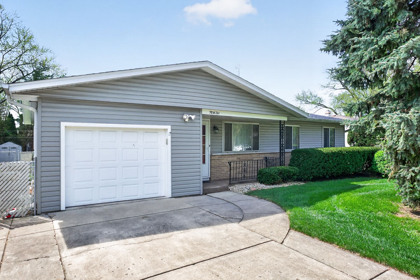 30w241 Claymore Lane — Naperville, IL 60563