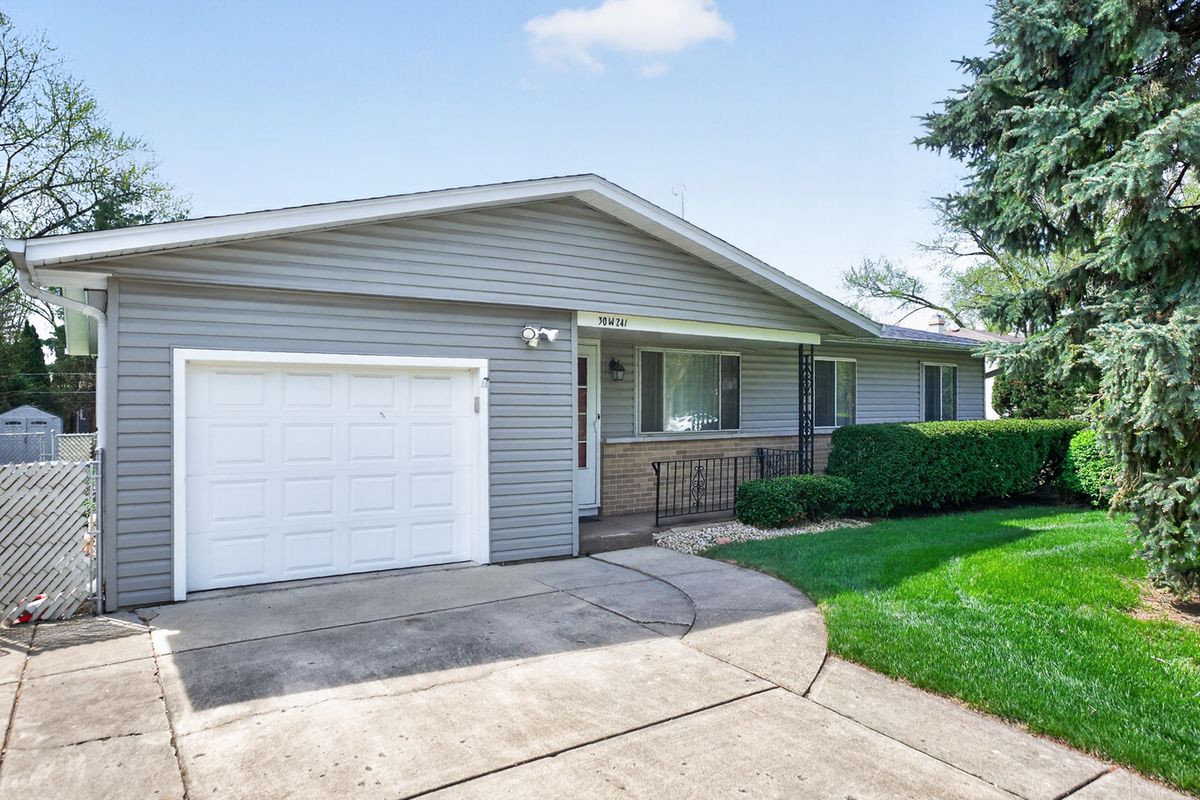 30w241 Claymore Lane, Naperville, IL 60563