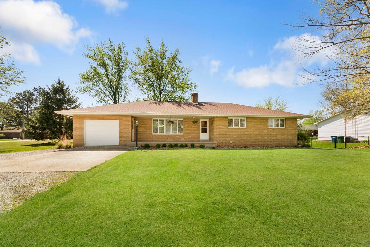 201 Cedar Lane, Minonk, IL 61760