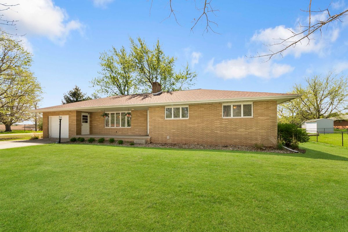 201 Cedar Lane, Minonk, IL 61760