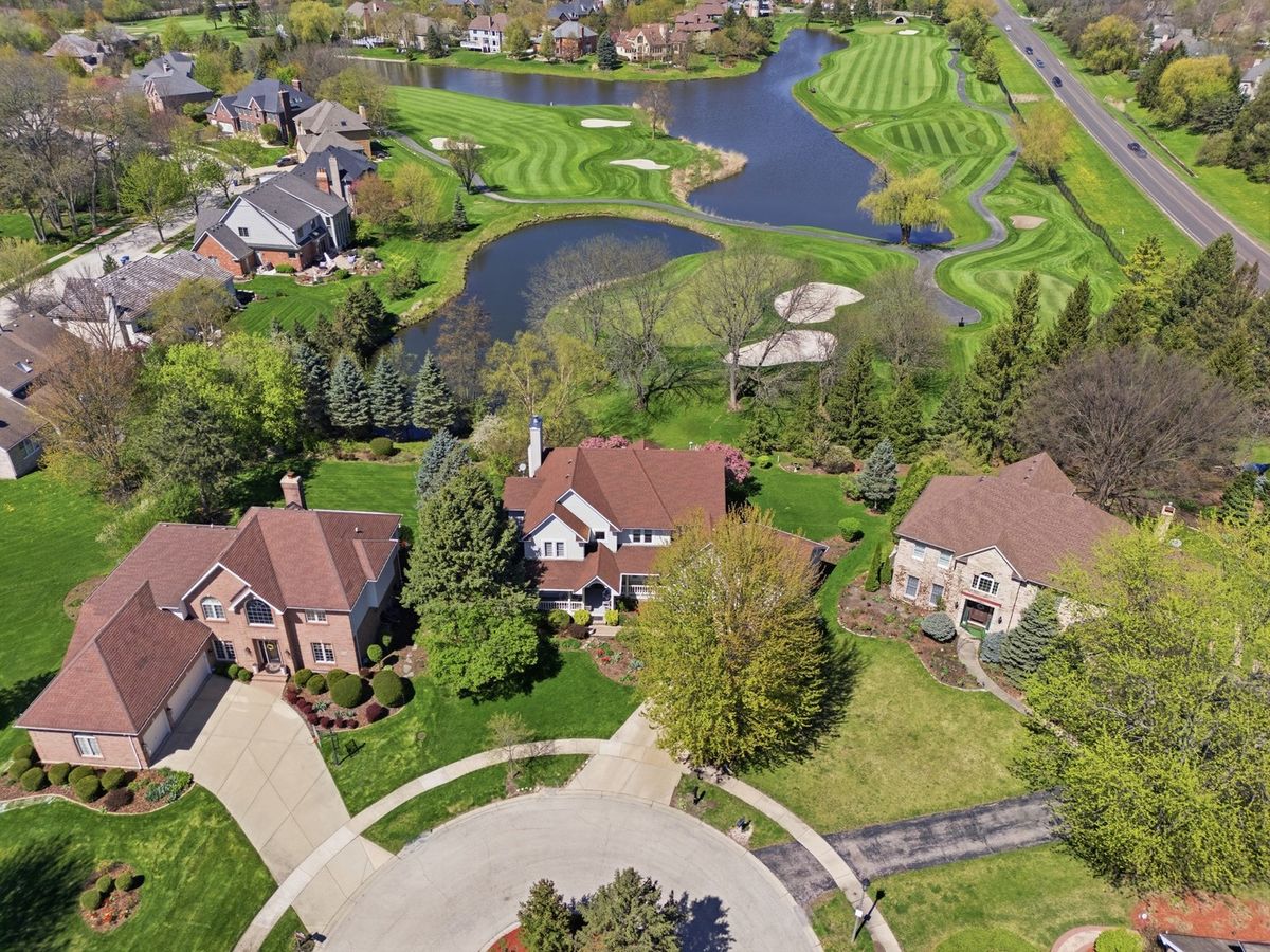 2804 Royal St. Georges Court, St. Charles, IL 60174