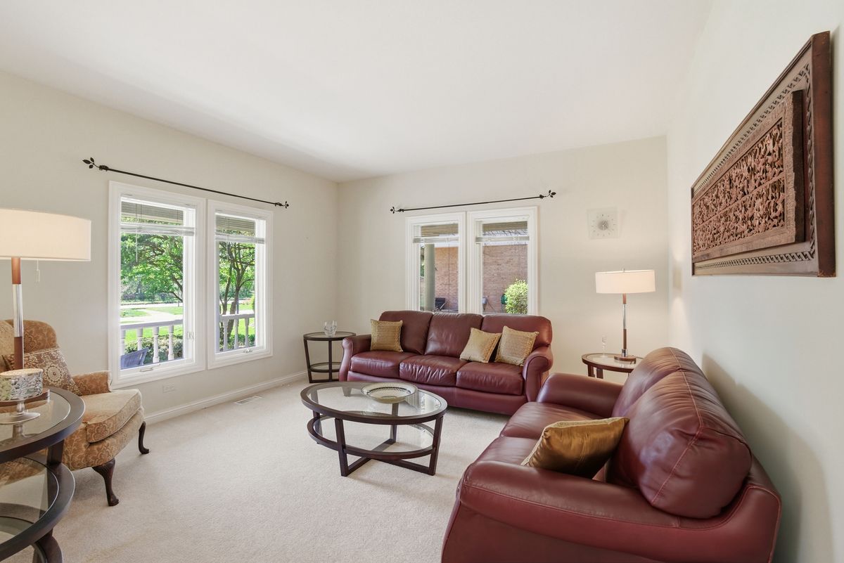 2804 Royal St. Georges Court, St. Charles, IL 60174