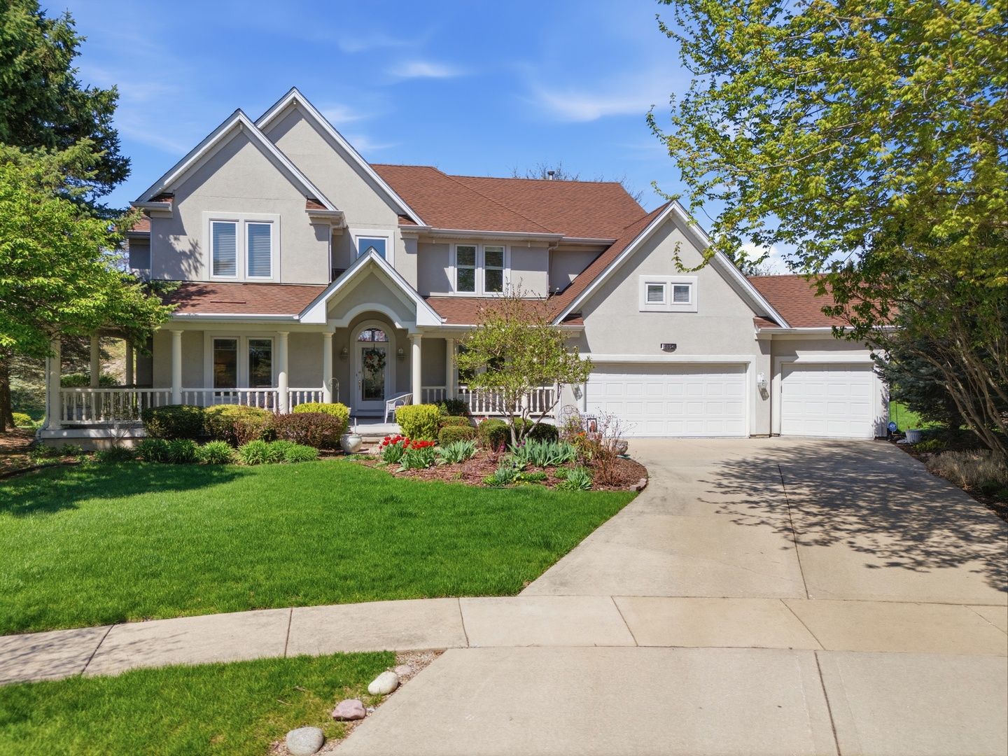 2804 Royal St. Georges Court — St. Charles, IL 60174