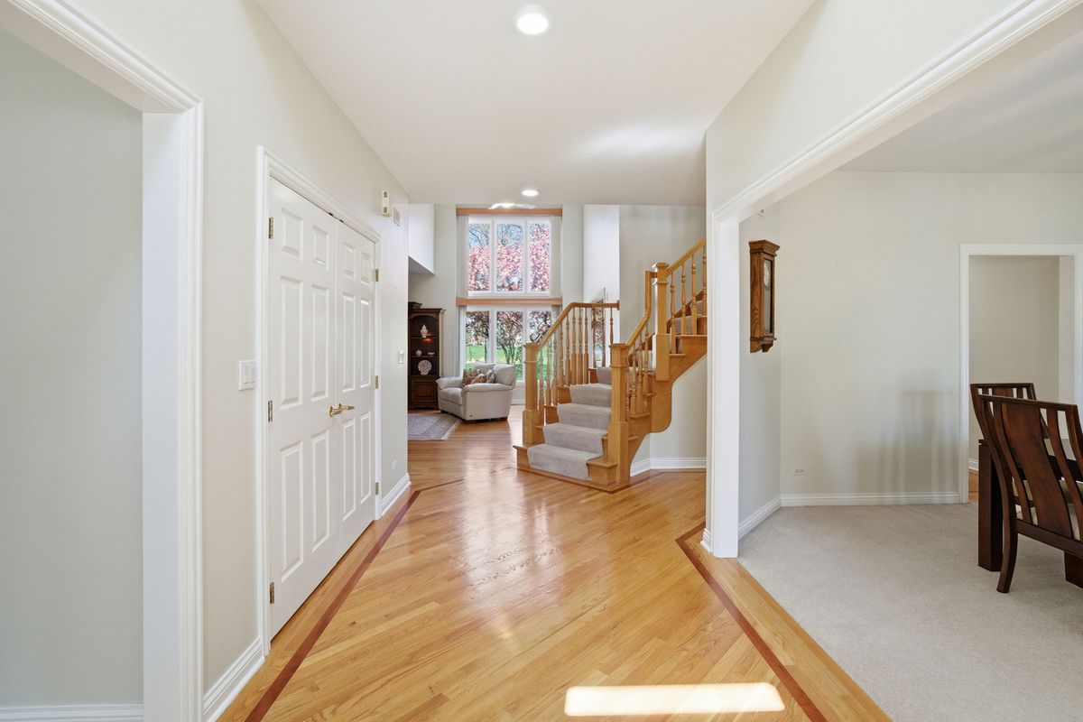 2804 Royal St. Georges Court, St. Charles, IL 60174