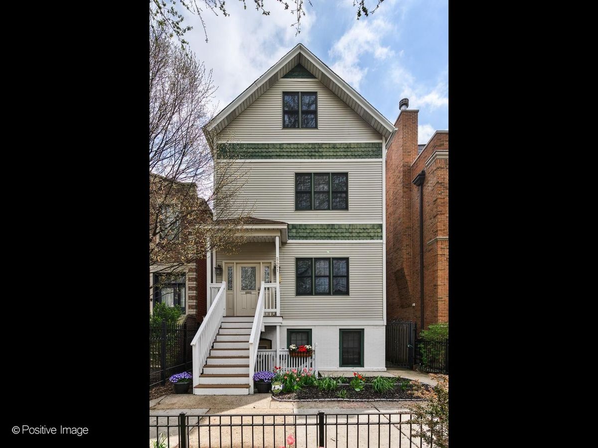 2451 Janssen Avenue, Chicago, IL 60614