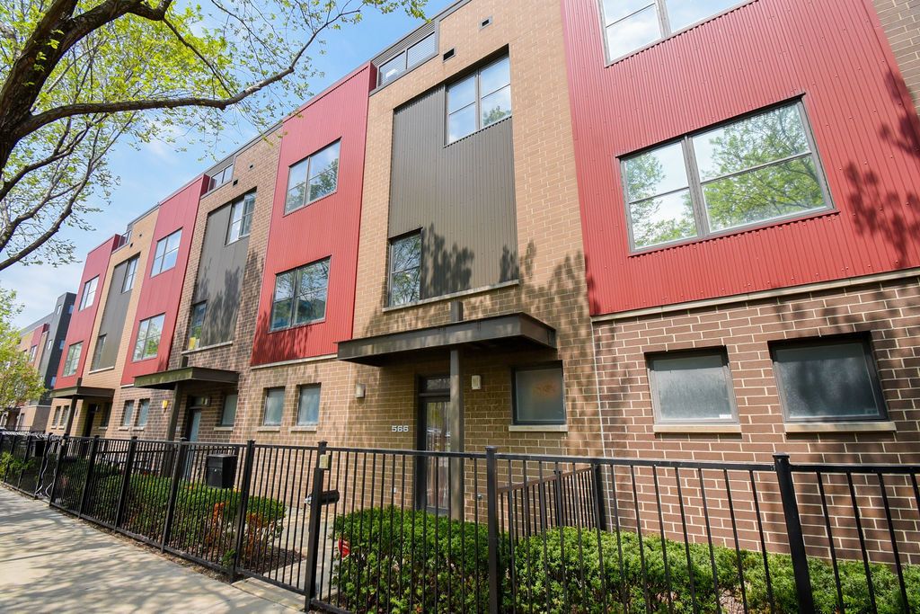 566 W 16th Street — Chicago, IL 60616