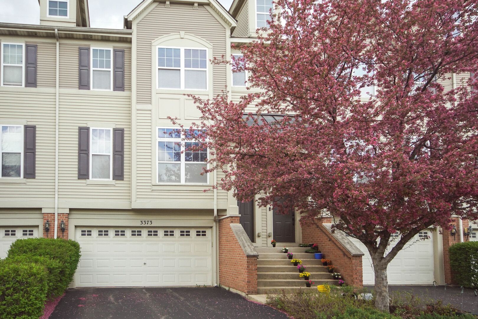 3373 Kentshire Circle — Aurora, IL 60504