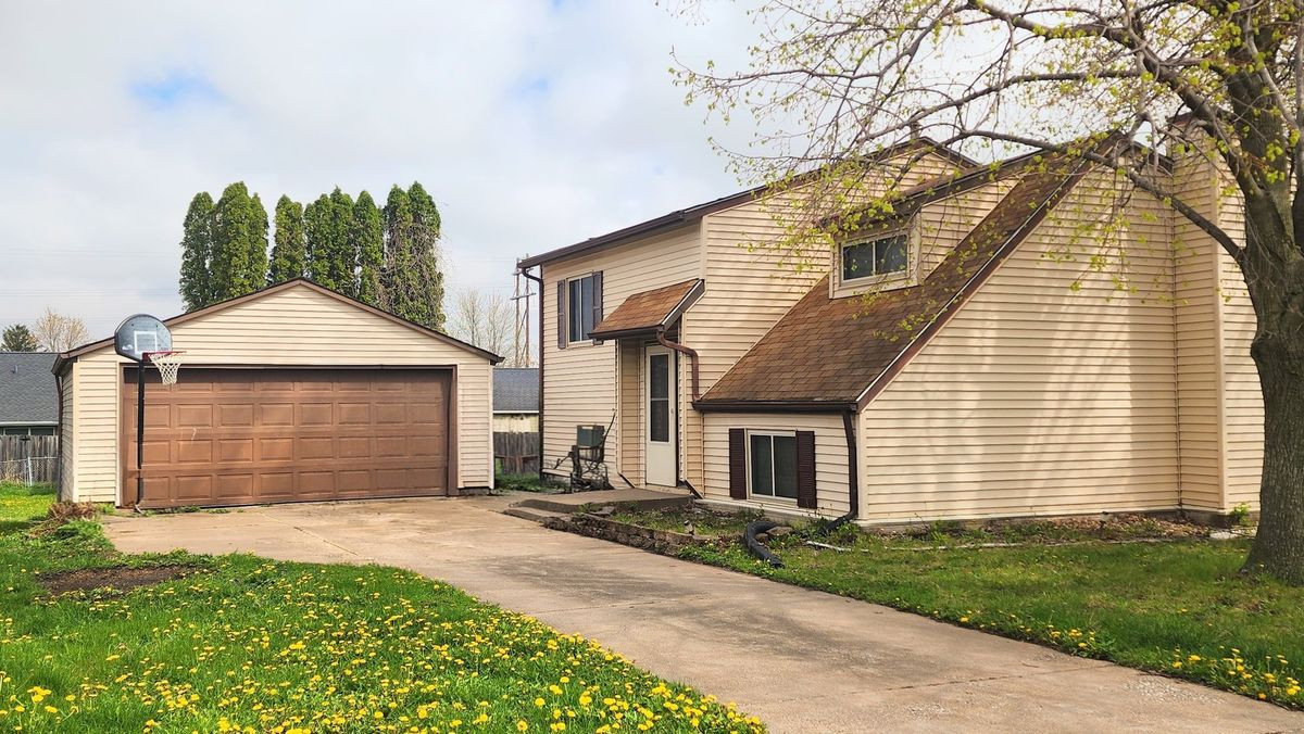 2122 58th Street, Davenport, IA 52806