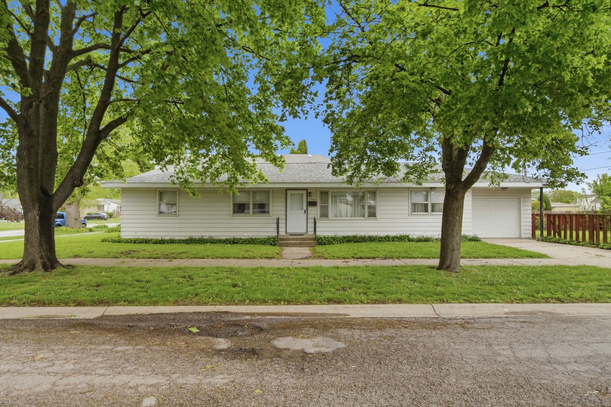 3245 Halsted Street, Steger, IL 60475