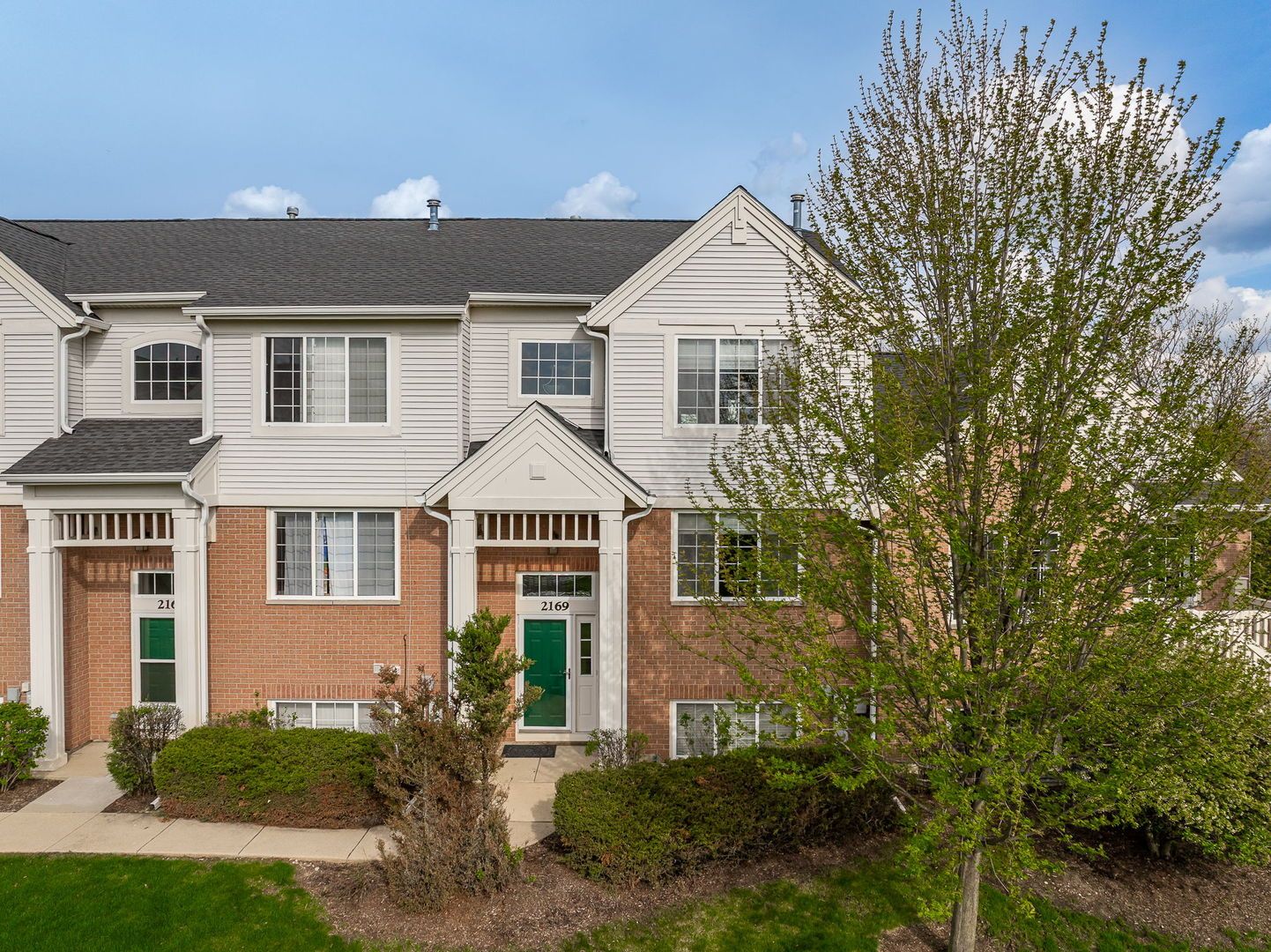 2169 W Concord Lane — Addison, IL 60101