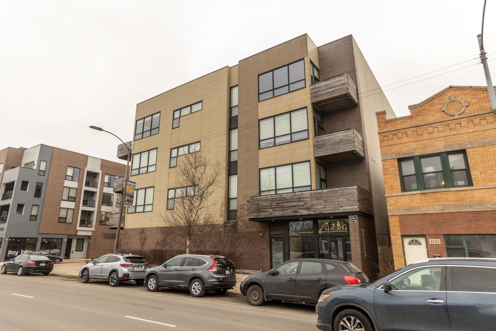 4234 Western Avenue — Chicago, IL 60618