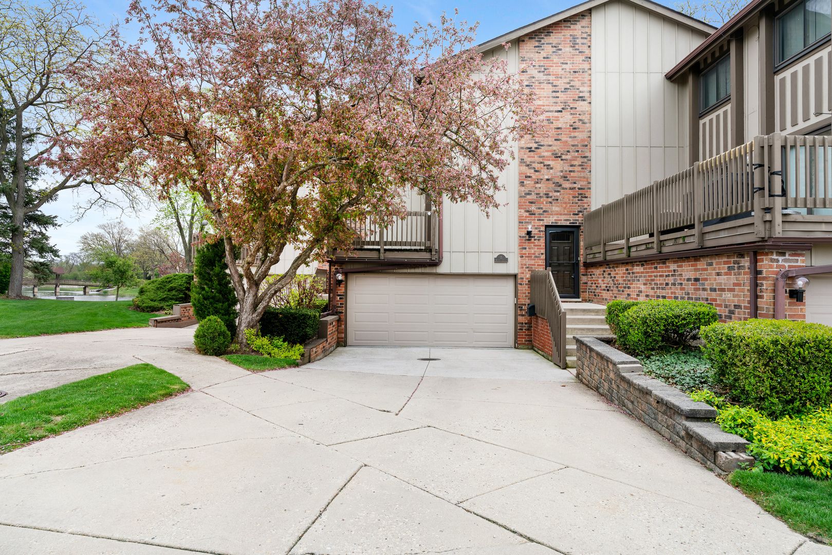 15 Windward Circle — Willowbrook, IL 60527
