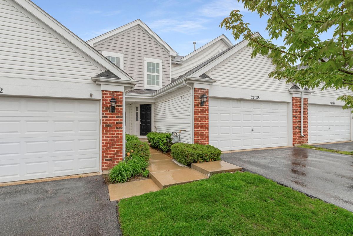 28088 W Niagara Street, Lakemoor, IL 60051