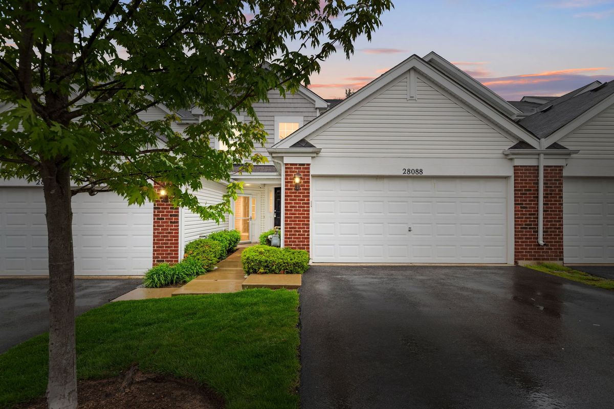 28088 Niagara Street, Lakemoor, IL 60051