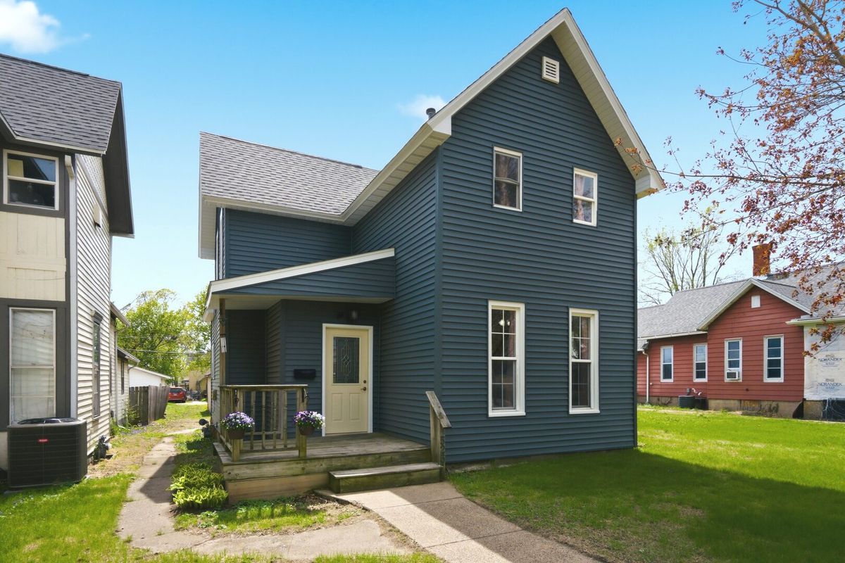 525 9th Avenue, Clinton, IA 52372