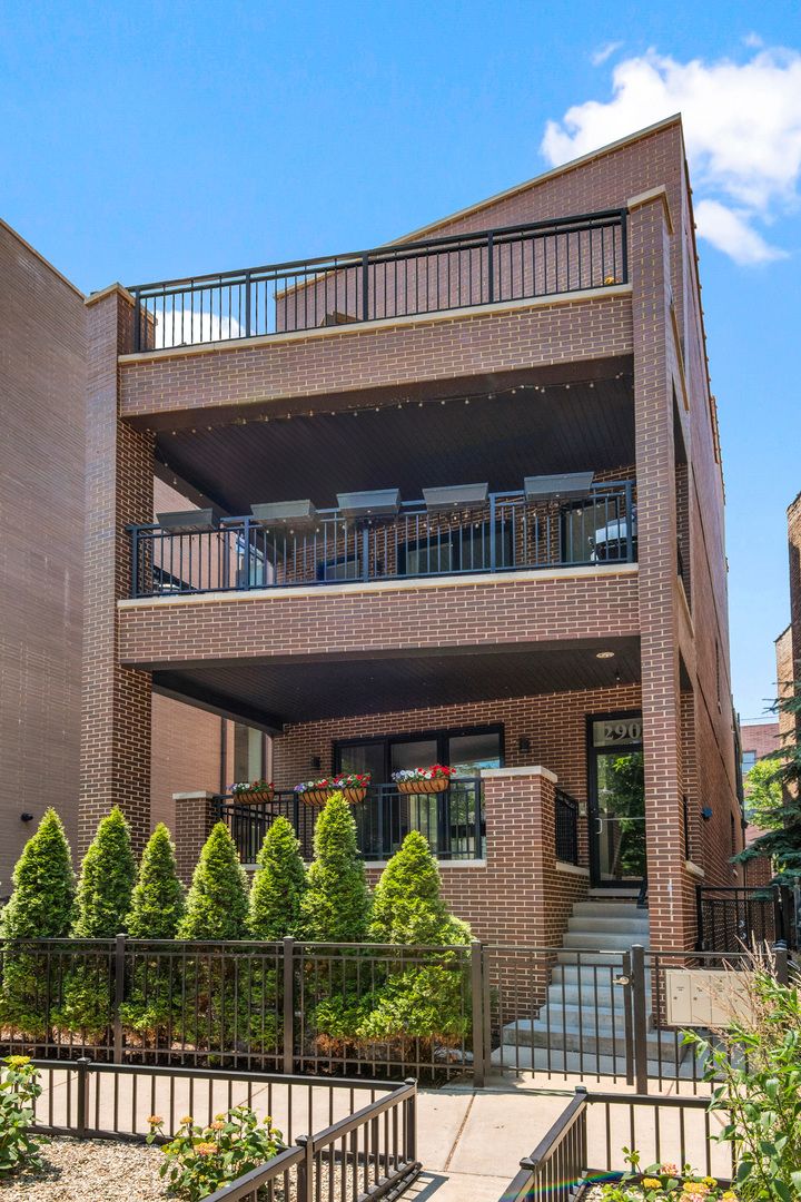 2908 N Burling Street #3 — Chicago, IL 60657