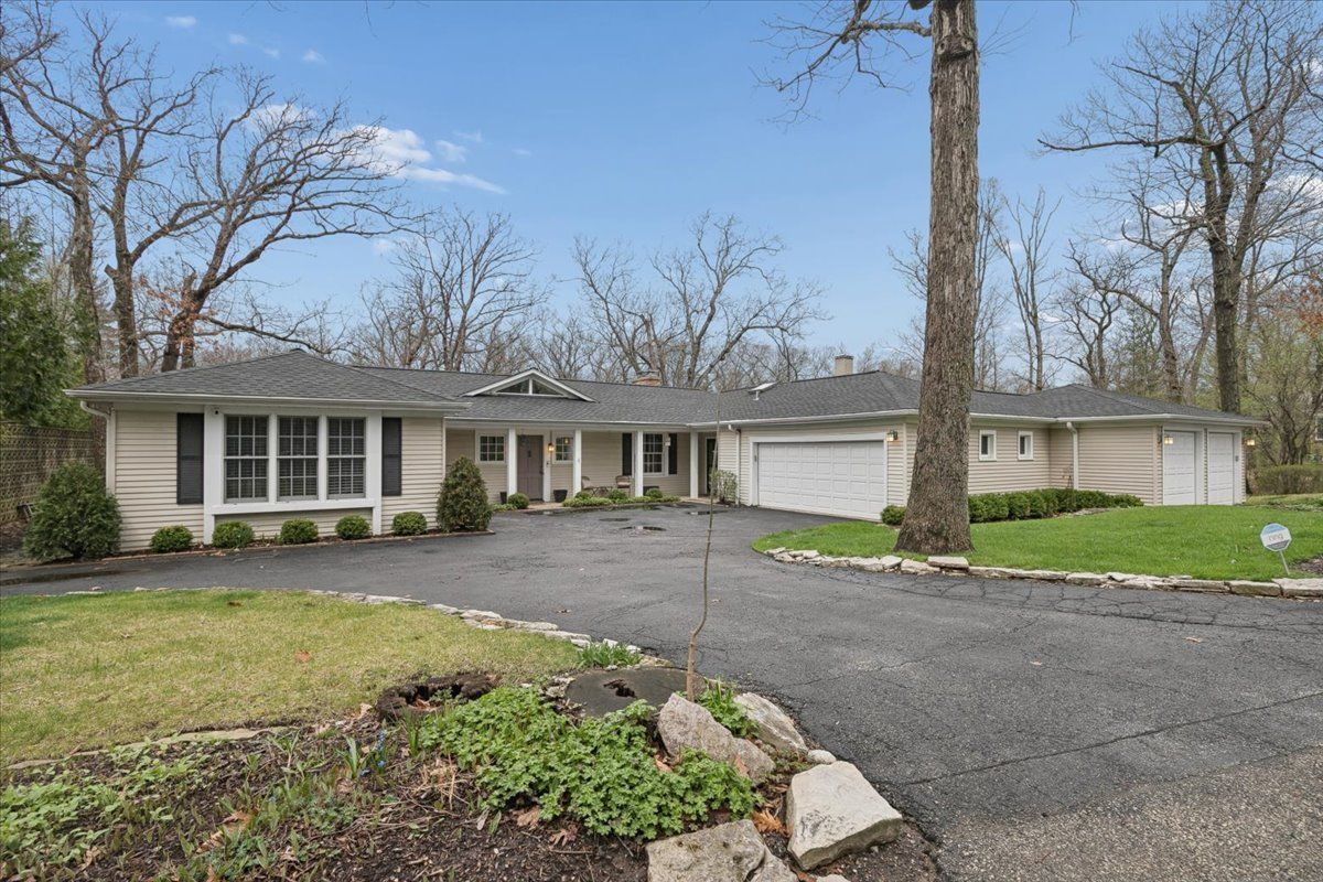 346 Crescent Drive — Lake Bluff, IL 60044