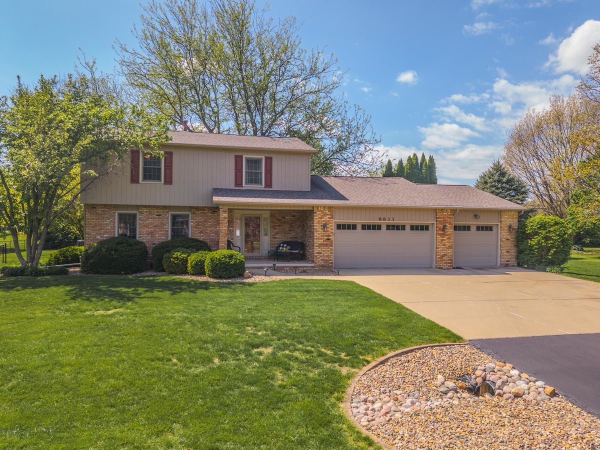 8833 Tamarac Way, Bloomington, IL 61705
