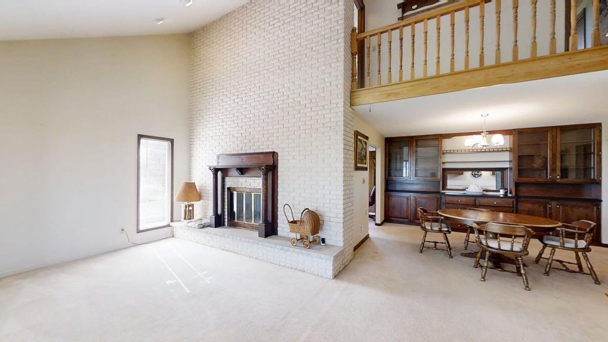 2761 County Road 1700, Ogden, IL 61859