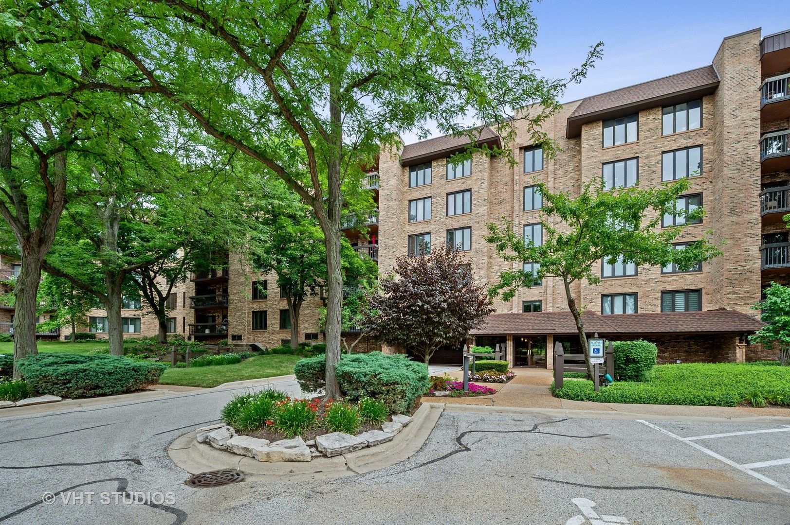 1771 Mission Hills Road #310 — Northbrook, IL 60062