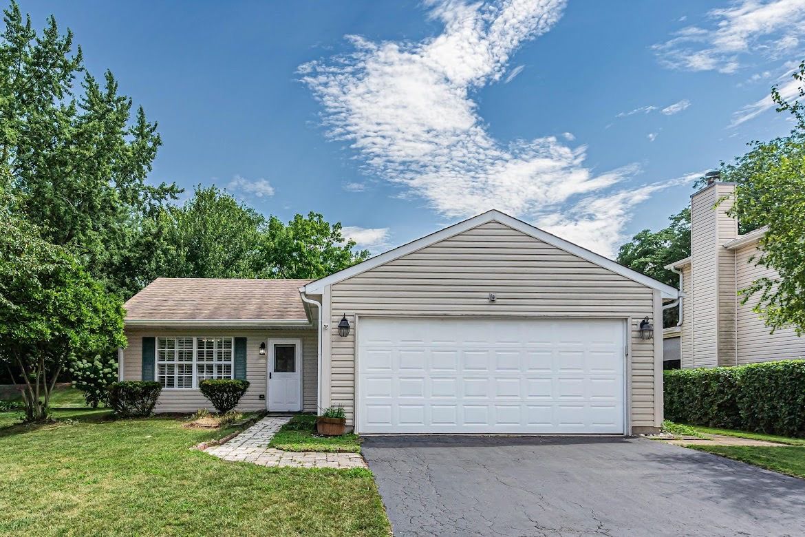 1438 Maple Ridge Court — Carol Stream, IL 60188
