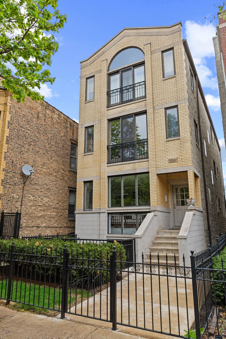 3041 N Racine Avenue #2 — Chicago, IL 60657